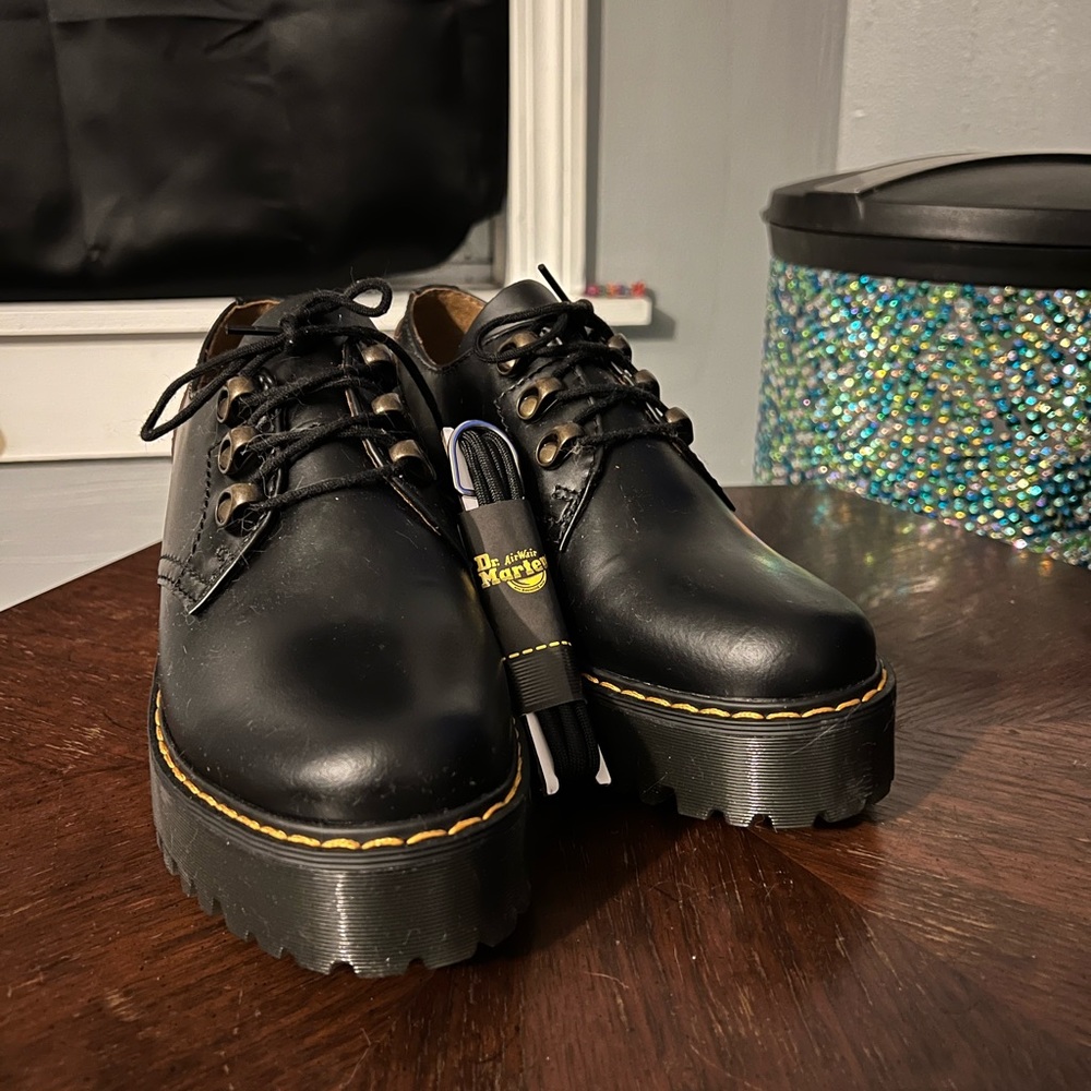 Doc Marten’s - (Black) Leona Lo